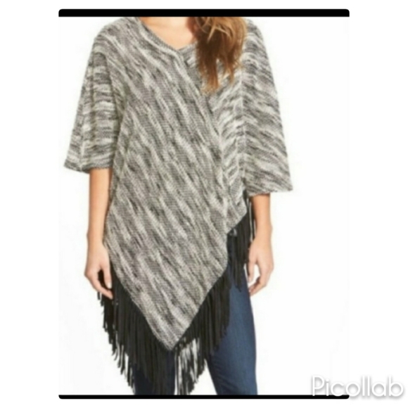 Two by Vince Camuto Fringed Poncho - Picture 1 of 9